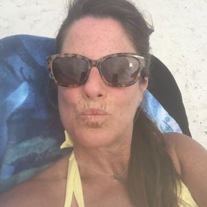 Meet your Posher, Alicia